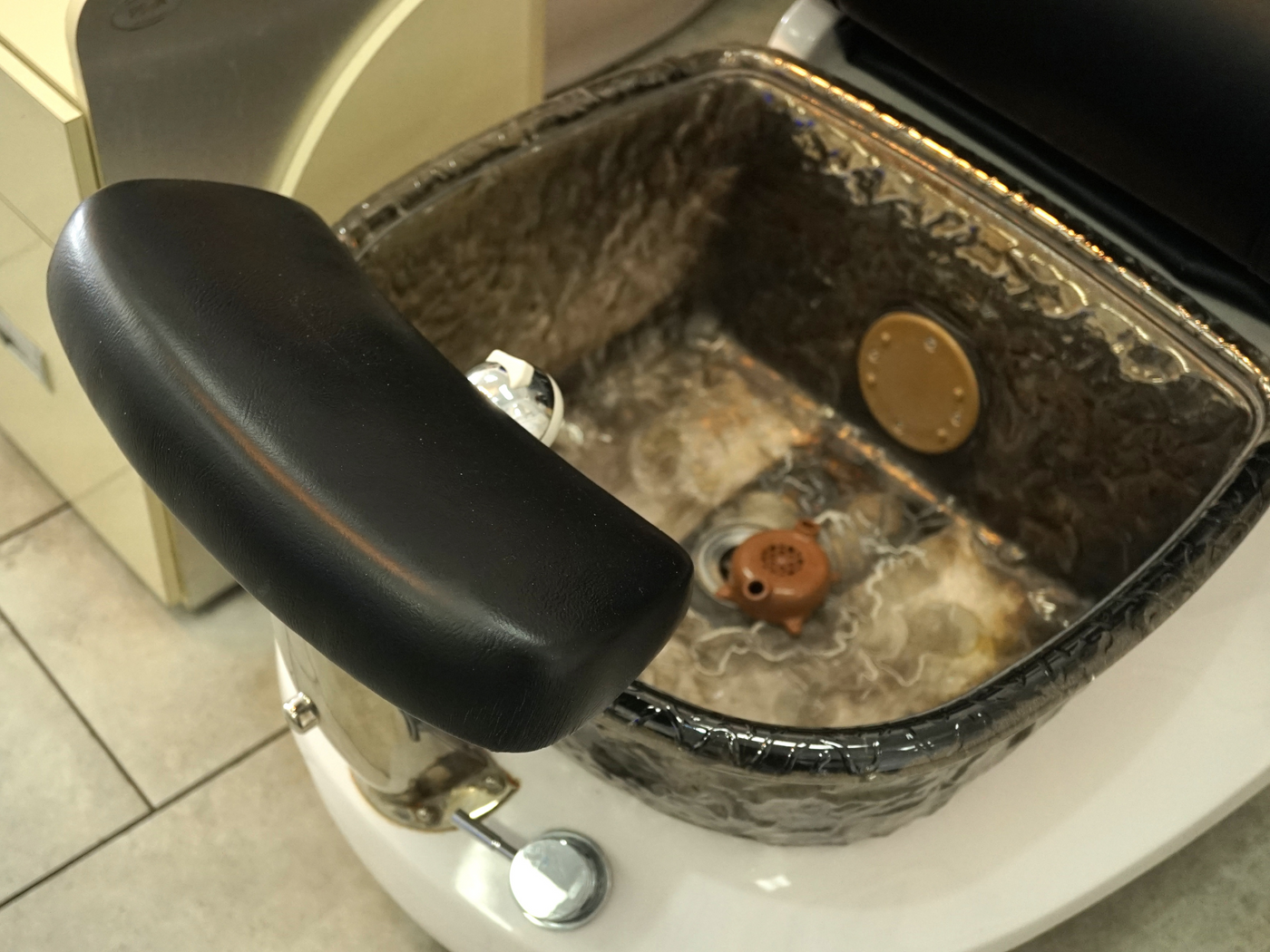 Creating a Blissful Experience: Selecting the Right Pedicure Spa Chair Bowl