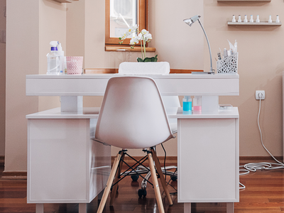 10 Must-Have Features for a Professional-Grade Nail Manicure Table